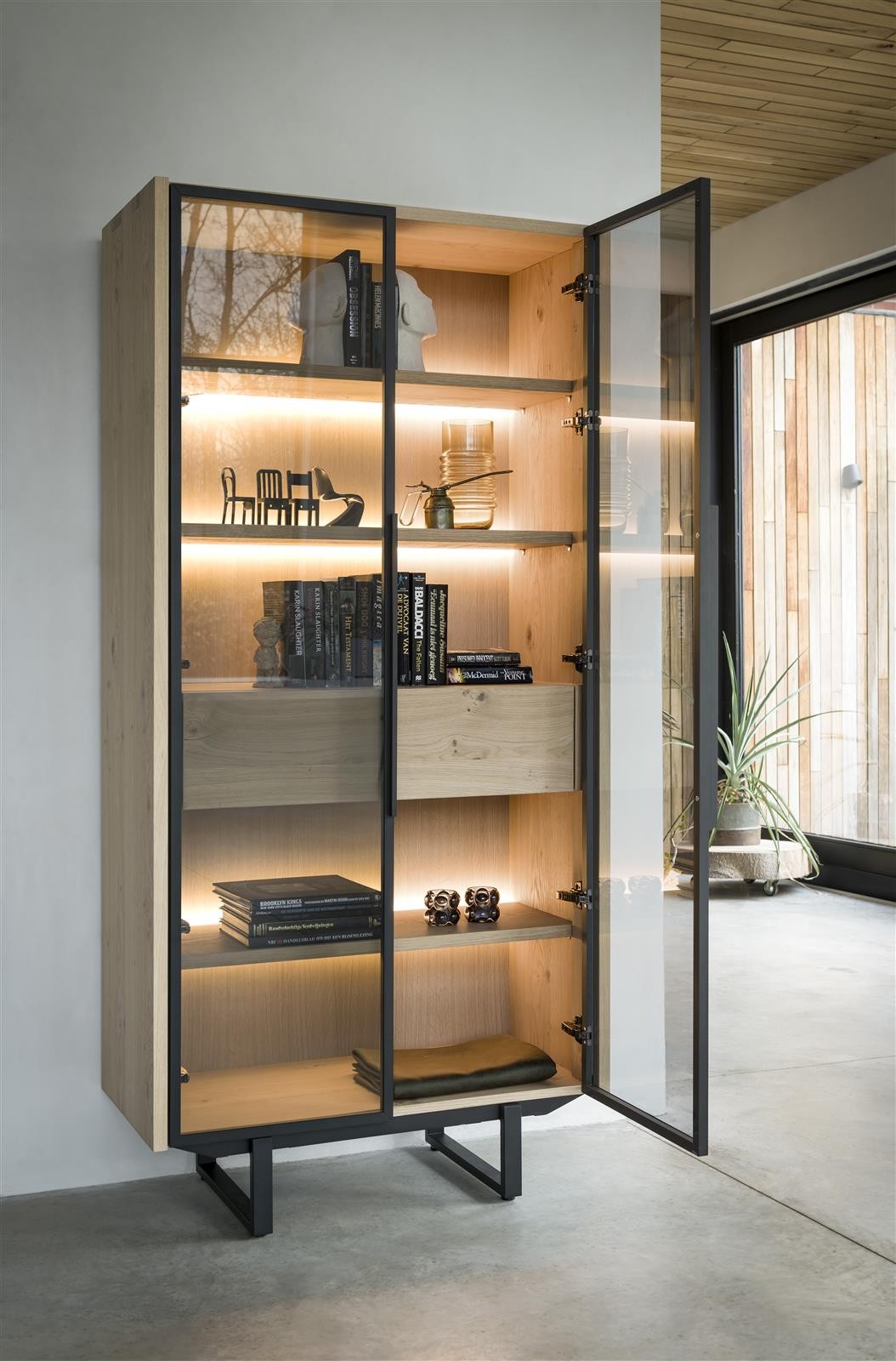 Xooon-Modali_vitrine_1_open_AAN