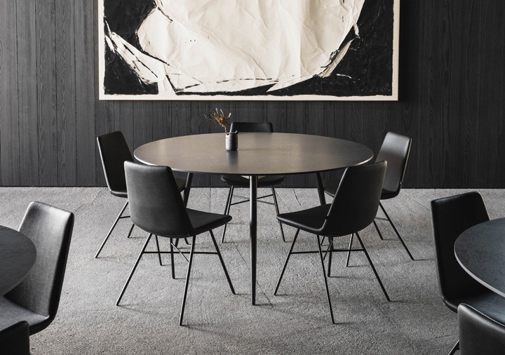 joli-Marguerite-round-black-iron-Rafael-x-base-01