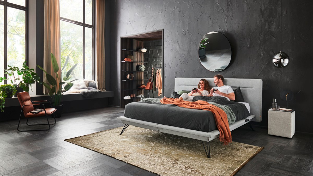 flyelectric-couple-coffee-1-jpeg